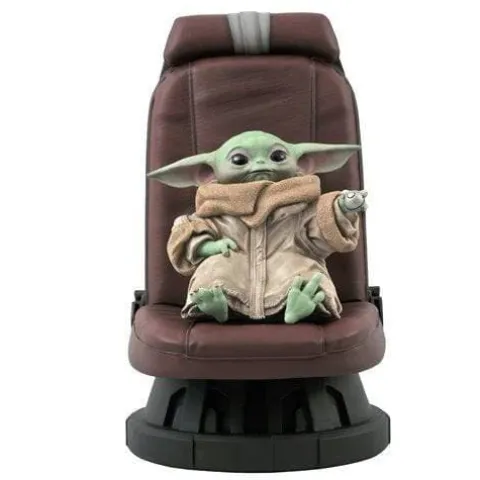 Gentle Giant Star Wars The Mandalorian Child in Chair 1:2 Scale Statue