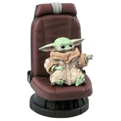 Gentle Giant Star Wars The Mandalorian Child in Chair 1:2 Scale Statue
