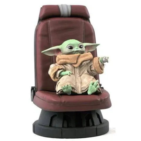 Gentle Giant Star Wars The Mandalorian Child in Chair 1:2 Scale Statue